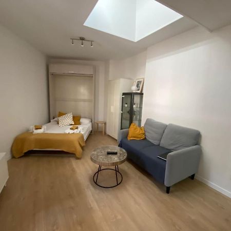 Bonito Estudio Con Terraza Madrid Bagian luar foto