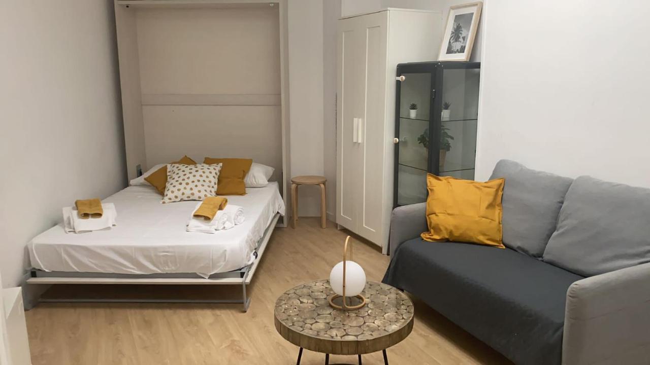 Bonito Estudio Con Terraza Madrid Bagian luar foto
