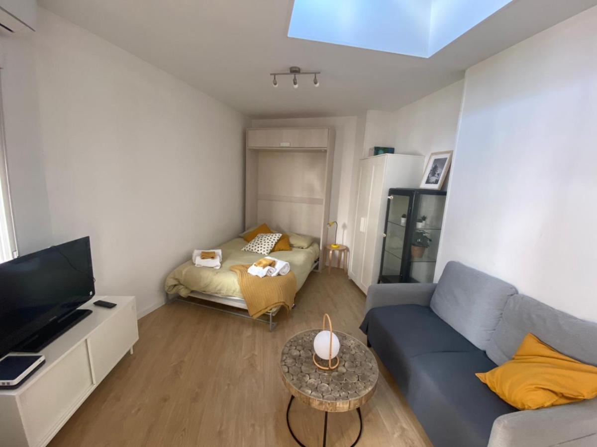 Bonito Estudio Con Terraza Madrid Bagian luar foto