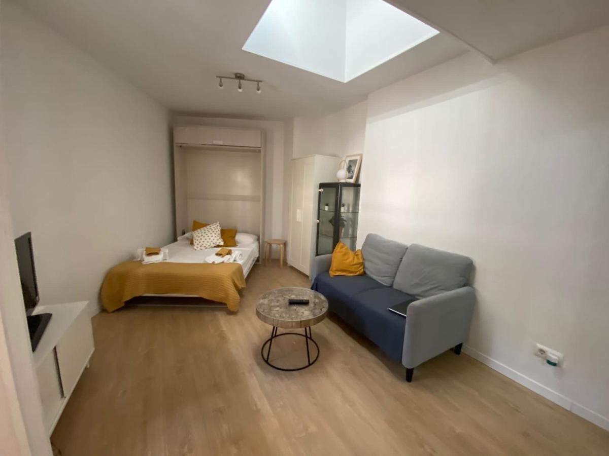 Bonito Estudio Con Terraza Madrid Bagian luar foto